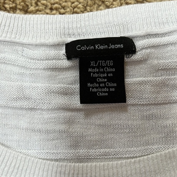 Calvin Klein jeans XL white light weight sweater. - Picture 5 of 8